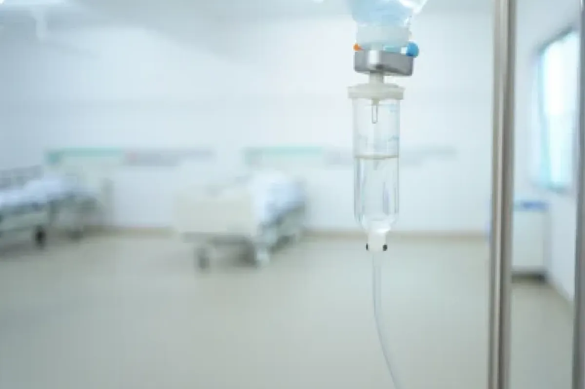 Медицинская капельница в клинике